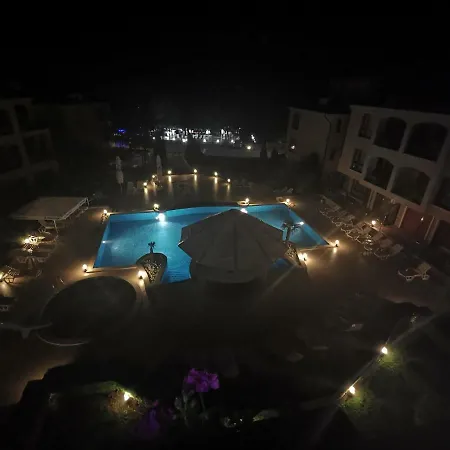 Paradise Bay D8 Апартаменты *