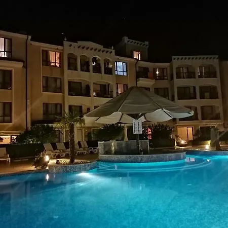 Paradise Bay D8 Апартаменты *