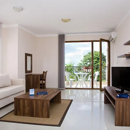 Apartament Paradise Bay D8 *