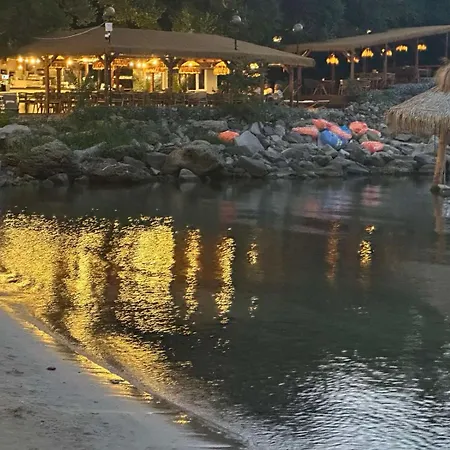 Paradise Bay D8 *